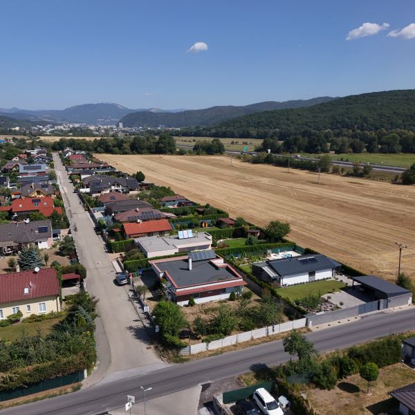 Nová cena! Na predaj Bungalov, rodinný dom  blízko Banskej Bystrice - Banska Bystrica