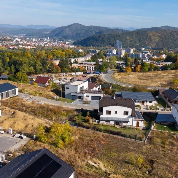 Na predaj je lukratívny stavebný pozemok v top lokalite Na Stráni v Banskej Bystrici - Banska Bystrica